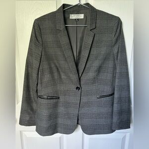 Tahari Authur S Levine Grey Plaid Short Blaze Size 8P